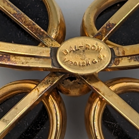 Beautiful Vintage Bal-Ron 12k G.F. Black Onyx Brooch Flower 4 Leaf Clover Motifs - Picture 6 of 7